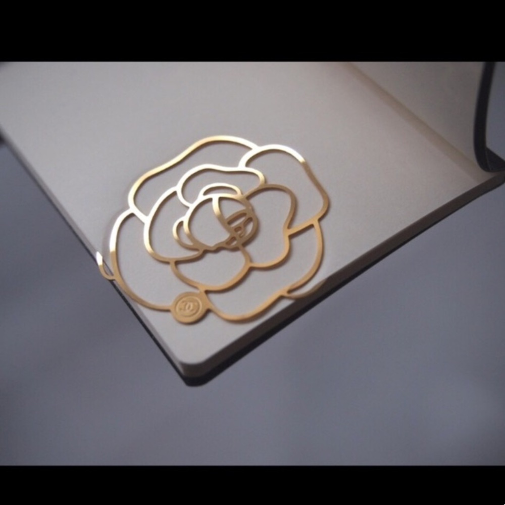 📚CHANEL Camellia Metal Bookmarks📚